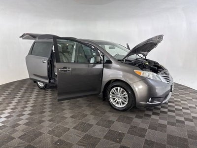 2017 Toyota Sienna XLE Premium