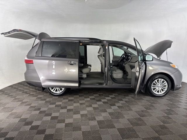 2017 Toyota Sienna XLE Premium