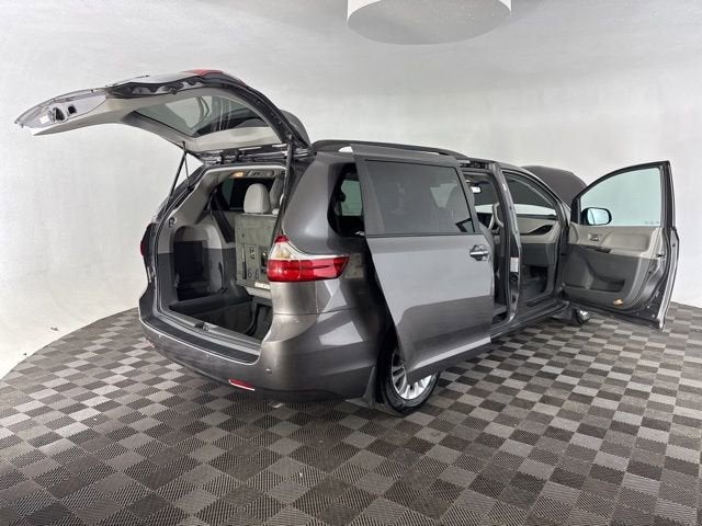 2017 Toyota Sienna XLE Premium