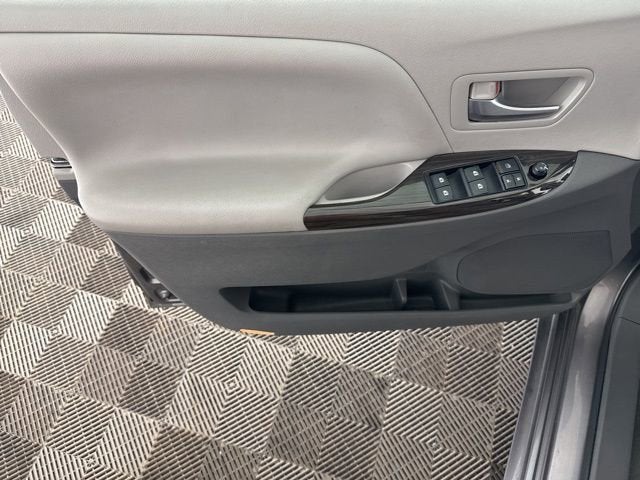 2017 Toyota Sienna XLE Premium