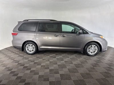 2017 Toyota Sienna XLE Premium