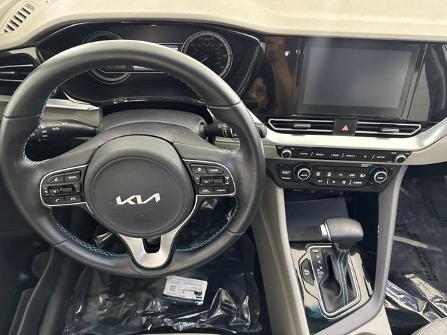 2022 Kia Niro LXS SE