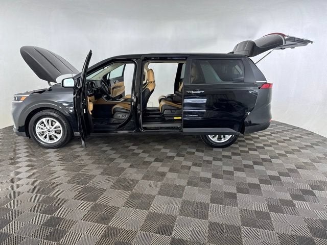 2023 Kia Carnival LX