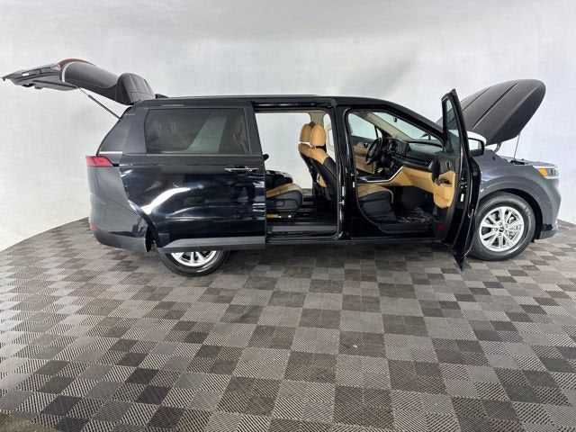 2023 Kia Carnival LX