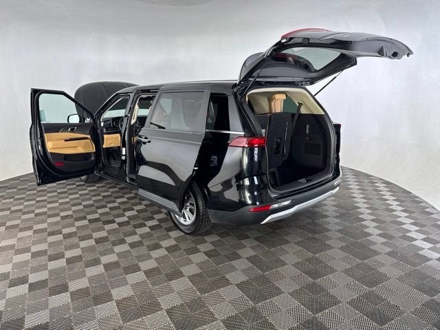 2023 Kia Carnival LX