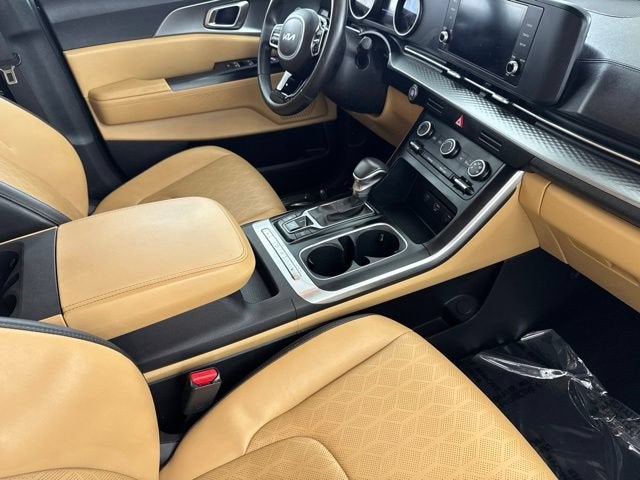 2023 Kia Carnival LX