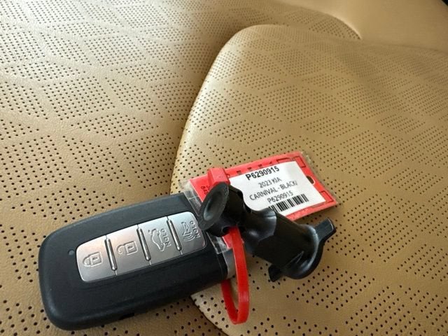 2023 Kia Carnival LX