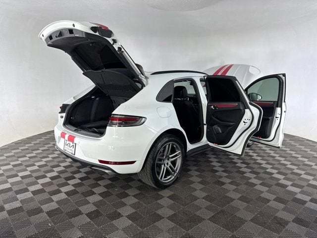 2020 Porsche Macan Base