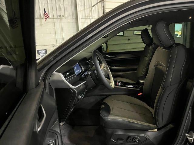 2023 Jeep Grand Cherokee Laredo 4x4