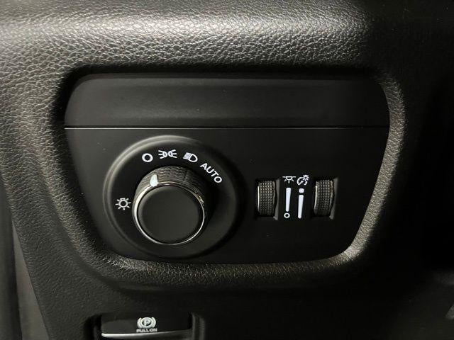 2023 Jeep Grand Cherokee Laredo 4x4