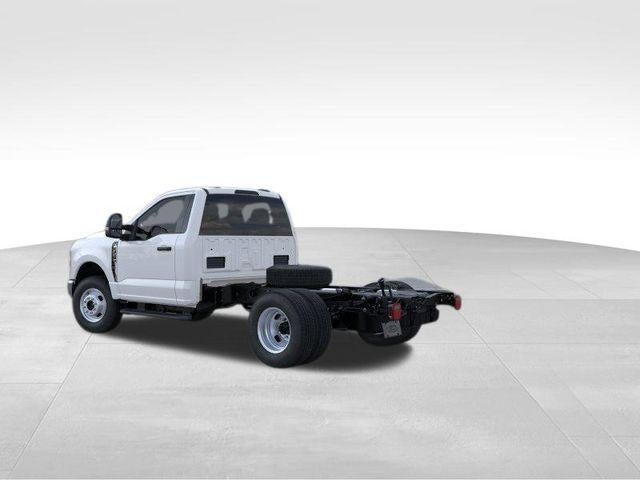 2026 Ford Super Duty F-350 DRW XL 4WD Reg Cab 169" WB 84" CA
