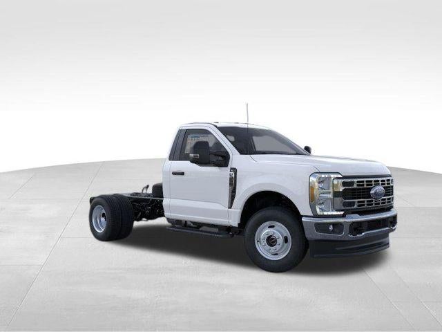 2026 Ford Super Duty F-350 DRW XL 4WD Reg Cab 169" WB 84" CA