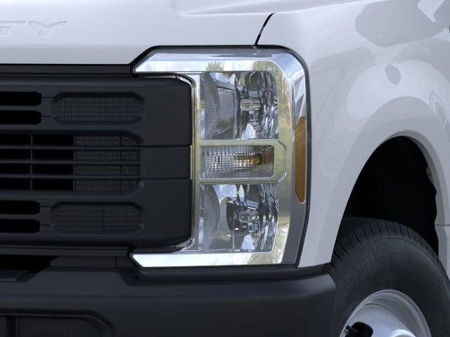 2026 Ford Super Duty F-350 DRW XL 4WD Reg Cab 169" WB 84" CA