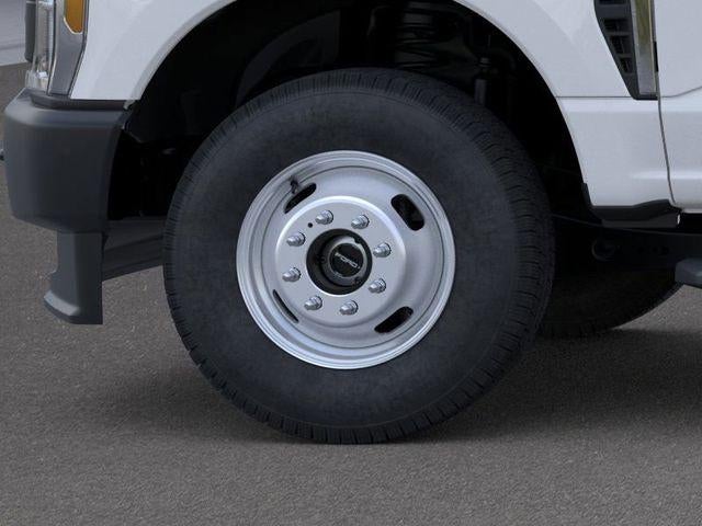 2026 Ford Super Duty F-350 DRW XL 4WD Reg Cab 169" WB 84" CA