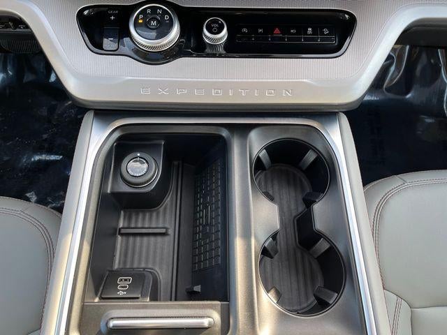 2025 Ford Expedition Active 4x4