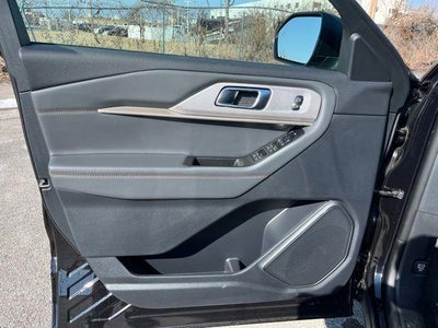 2026 Ford Explorer Active w/100A Pkg 4WD