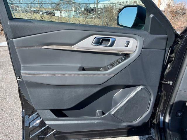 2026 Ford Explorer Active w/100A Pkg 4WD