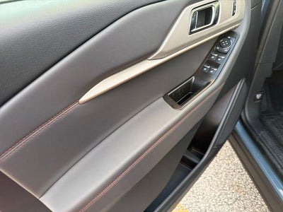 2026 Ford Explorer Active w/100A Pkg 4WD