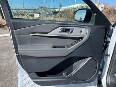 2026 Ford Explorer Active w/100A Pkg 4WD