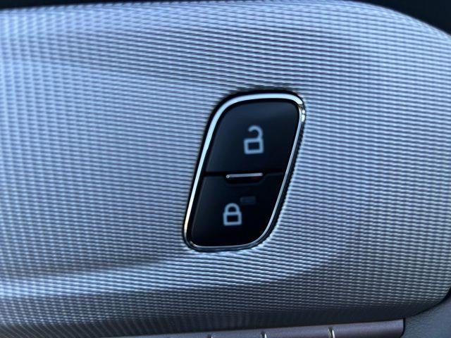 2025 Ford Explorer Active 4WD