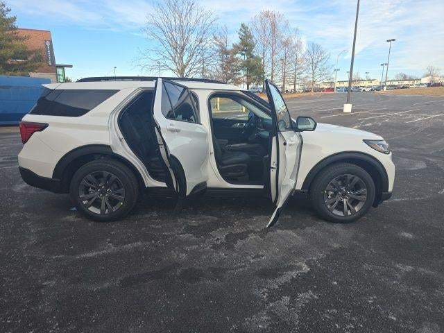 2026 Ford Explorer Active w/100A Pkg 4WD