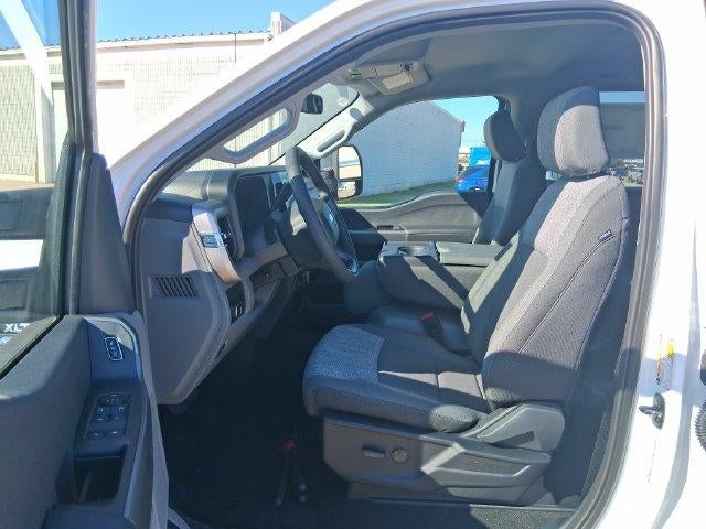 2027 Ford Super Duty F-350 SRW XLT 4WD Crew Cab 6.75' Box