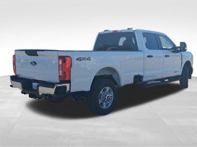 2027 Ford Super Duty F-350 SRW XLT 4WD Crew Cab 6.75' Box