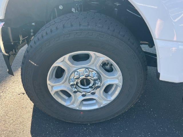 2027 Ford Super Duty F-350 SRW XLT 4WD Crew Cab 6.75' Box
