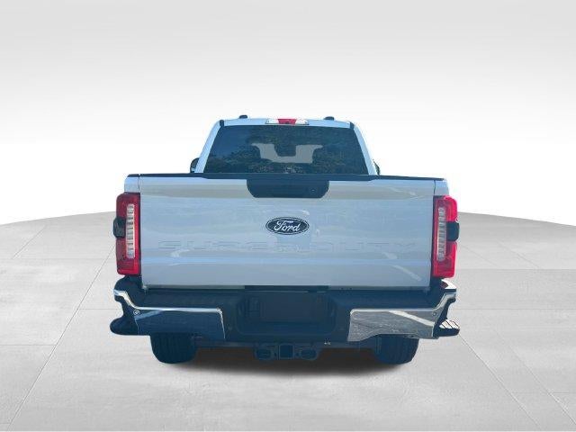 2027 Ford Super Duty F-350 SRW XLT 4WD Crew Cab 6.75' Box