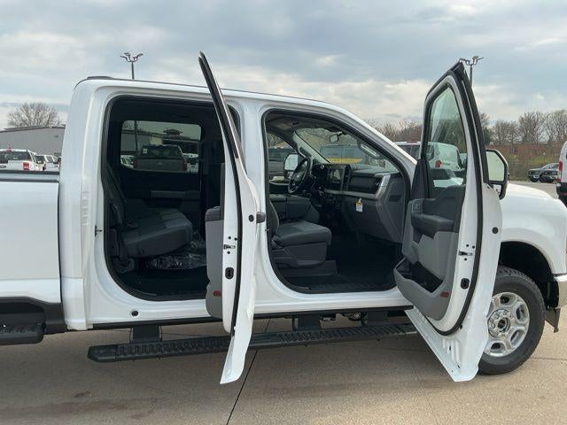 2026 Ford Super Duty F-350 SRW XLT 4WD Crew Cab 6.75' Box