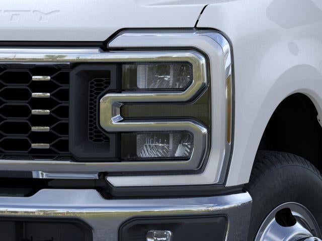 2026 Ford Super Duty F-350 DRW LARIAT 4WD Crew Cab 8' Box