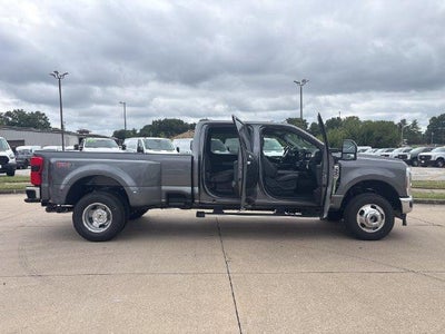 2027 Ford Super Duty F-350 DRW LARIAT 4WD Crew Cab 8' Box