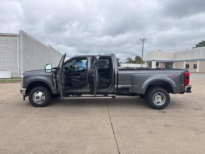 2027 Ford Super Duty F-350 DRW LARIAT 4WD Crew Cab 8' Box
