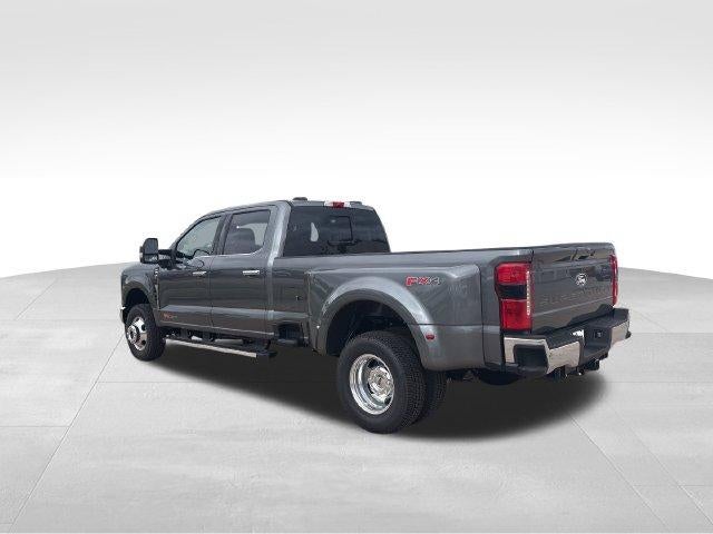 2027 Ford Super Duty F-350 DRW LARIAT 4WD Crew Cab 8' Box
