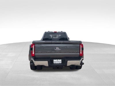 2027 Ford Super Duty F-350 DRW LARIAT 4WD Crew Cab 8' Box
