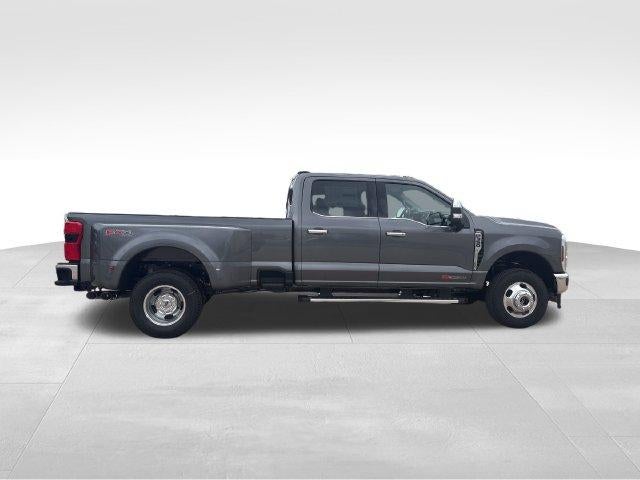 2027 Ford Super Duty F-350 DRW LARIAT 4WD Crew Cab 8' Box