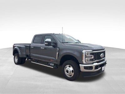 2027 Ford Super Duty F-350 DRW LARIAT 4WD Crew Cab 8' Box