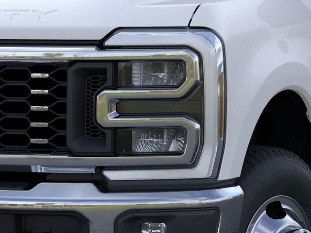2026 Ford Super Duty F-350 DRW LARIAT 4WD Crew Cab 8' Box