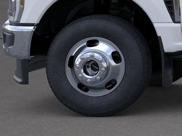 2026 Ford Super Duty F-350 DRW LARIAT 4WD Crew Cab 8' Box