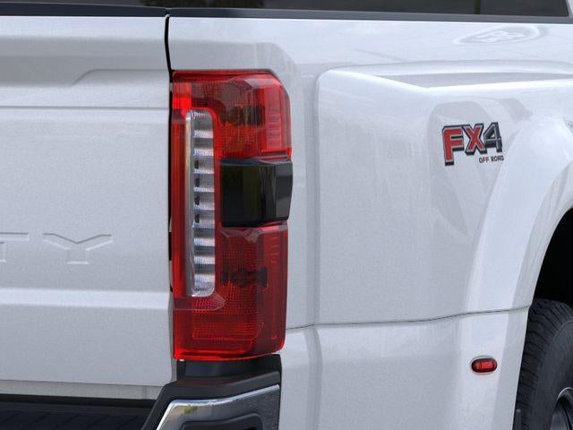 2026 Ford Super Duty F-350 DRW LARIAT 4WD Crew Cab 8' Box