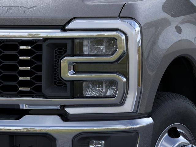 2026 Ford Super Duty F-350 DRW LARIAT 4WD Crew Cab 8' Box