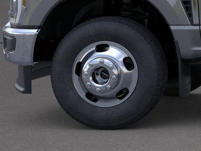 2026 Ford Super Duty F-350 DRW LARIAT 4WD Crew Cab 8' Box