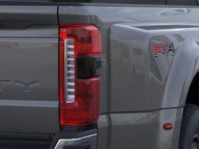 2026 Ford Super Duty F-350 DRW LARIAT 4WD Crew Cab 8' Box