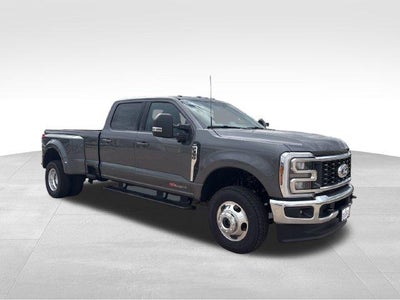 2027 Ford Super Duty F-350 DRW XLT 4WD Crew Cab 8' Box