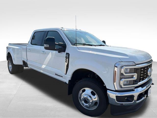 2026 Ford Super Duty F-350 DRW LARIAT 4WD Crew Cab 8' Box