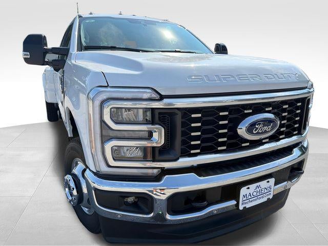 2026 Ford Super Duty F-350 DRW LARIAT 4WD Crew Cab 8' Box