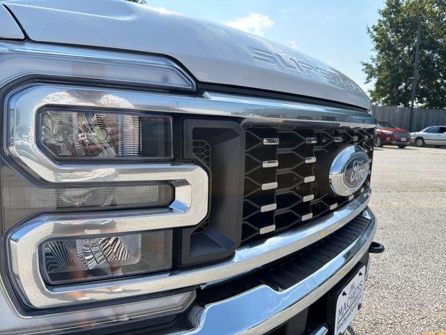 2026 Ford Super Duty F-350 DRW LARIAT 4WD Crew Cab 8' Box