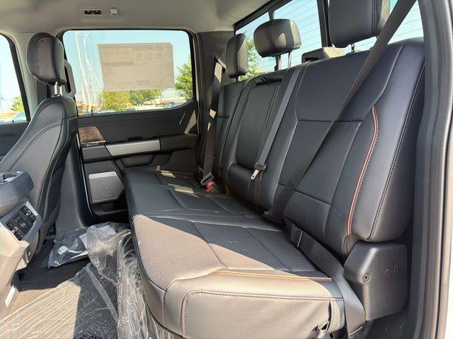 2026 Ford Super Duty F-350 DRW LARIAT 4WD Crew Cab 8' Box