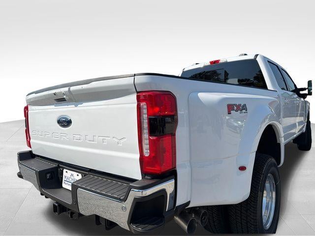 2026 Ford Super Duty F-350 DRW LARIAT 4WD Crew Cab 8' Box
