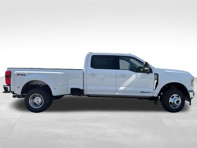 2026 Ford Super Duty F-350 DRW LARIAT 4WD Crew Cab 8' Box